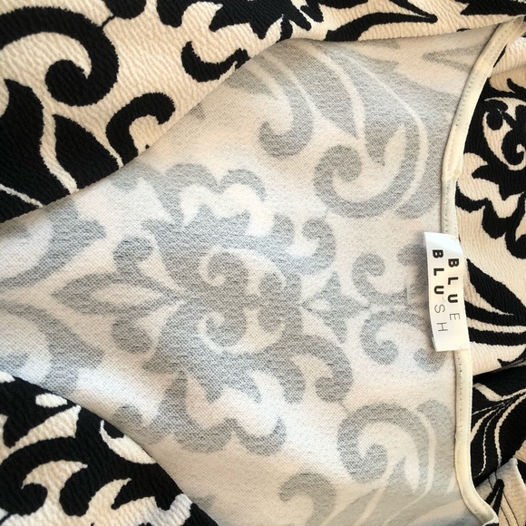 Blue Blush Dress. Size L. Black and White. Deep V - Picture 8 of 10